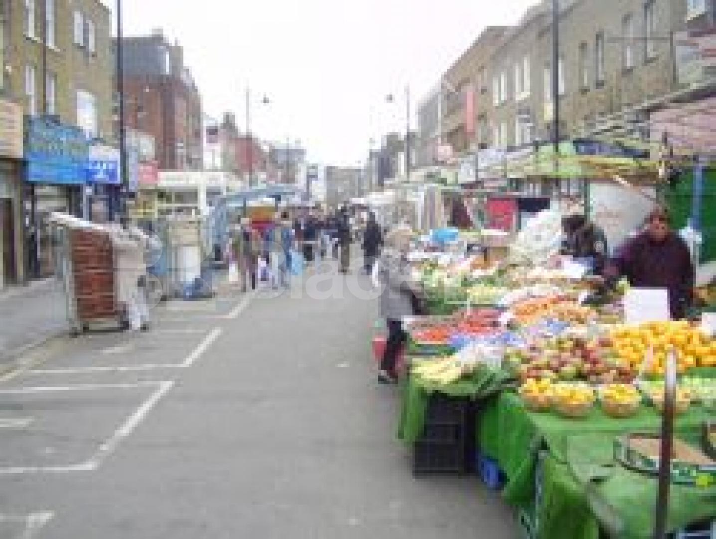 			2 Bedroom, 1 bath, 1 reception Flat			 Chapel Market, ISLINGTON/ANGEL N1